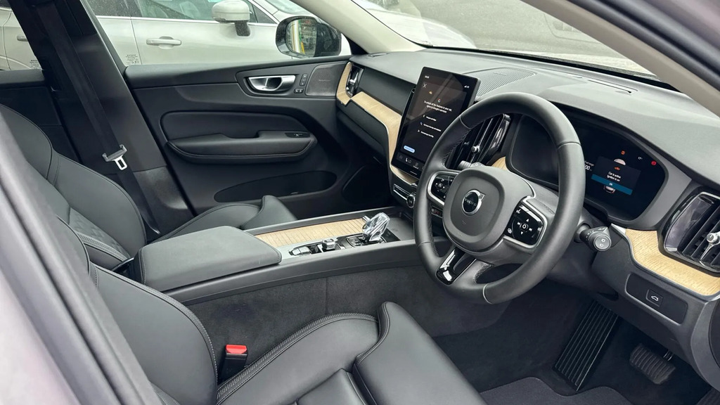 Volvo XC60 2.0 B5 Mhev Plus Pro Awd Euro 6 Ss RJ25ZTW #4