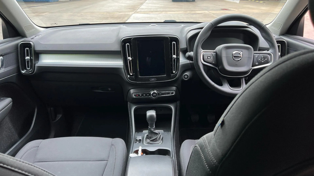 Volvo XC40 1.5 T3 163 Momentum YC20LUB Blue #5