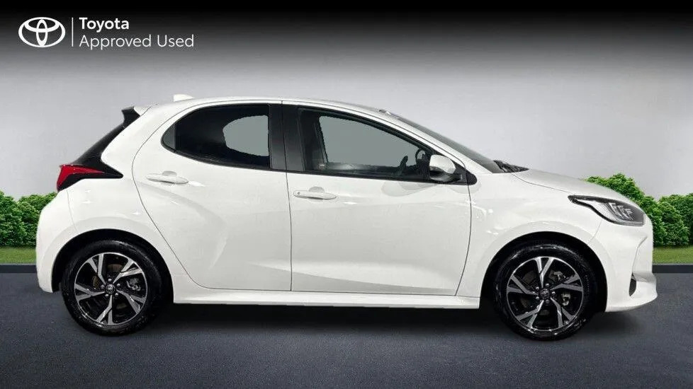 Toyota Yaris 1.5 Hybrid Design WM74AKF  #2