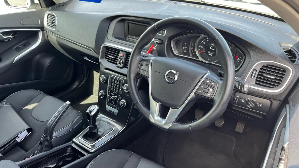 Volvo V40 2.0 D2 Momentum Euro 6 Ss #4
