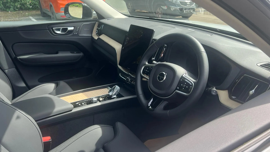 Volvo XC60 2.0 B5 Mhev Plus Awd Euro 6 Ss  #4