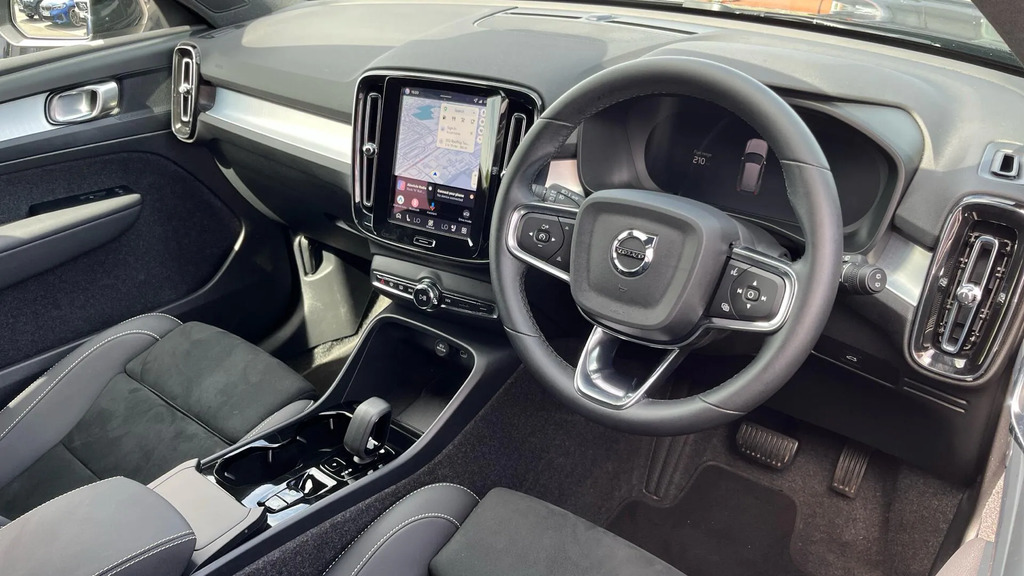 Volvo XC40 2.0 B4p Plus Dark RV75CFJ  #4