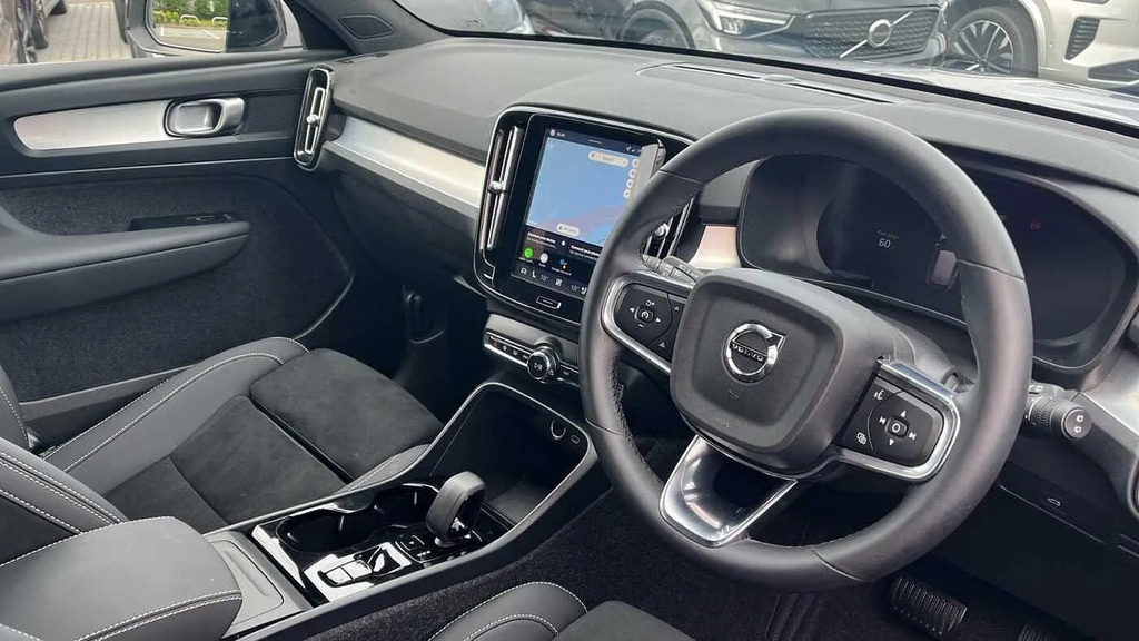 Volvo XC40 2.0 B4p Plus Dark RV75PXX  #4