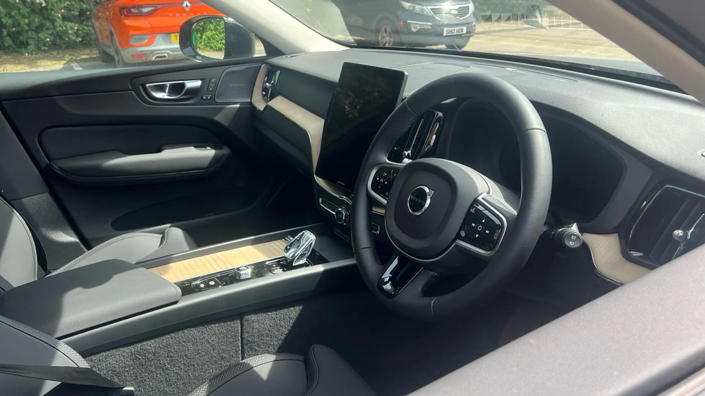 Volvo XC60 2.0 B5 Mhev Plus Awd Euro 6 Ss  #4
