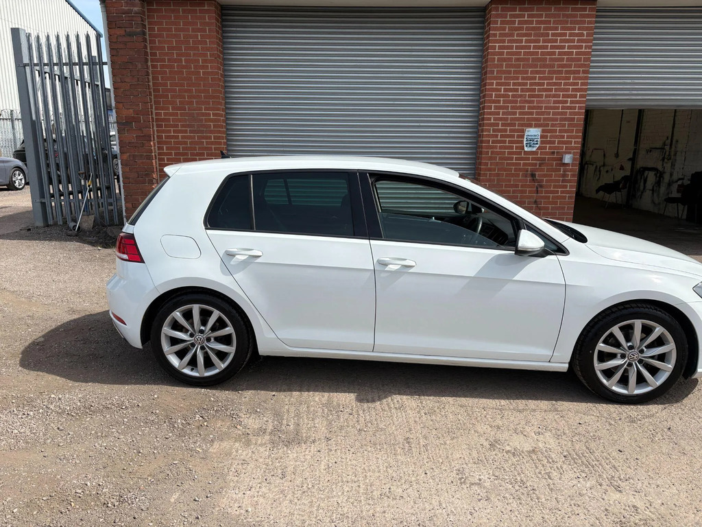 Volkswagen Golf 2.0 Tdi Bluemotion Tech Gt Hatchback YT67EKD #2