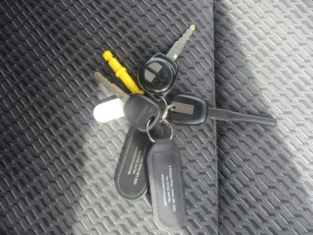 Suzuki Jimny 1.3 Sz4 4Wd 85 Bhp Silver #18