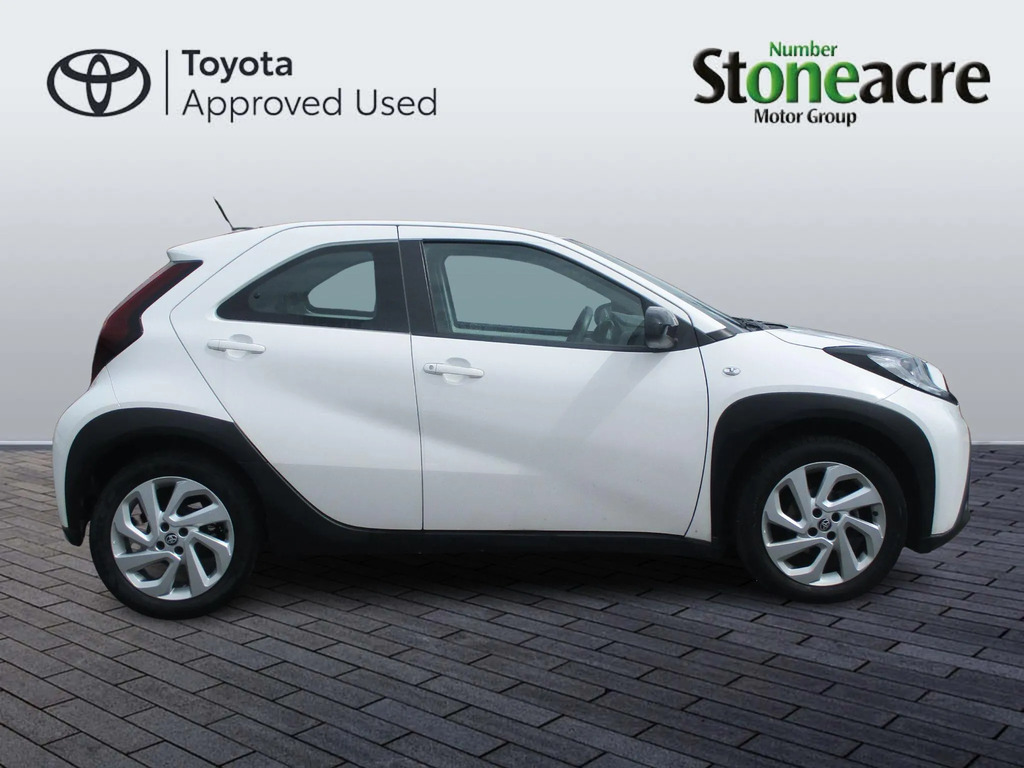Toyota Aygo X 1.0 Vvt-i Pure NJ73TCO  #2