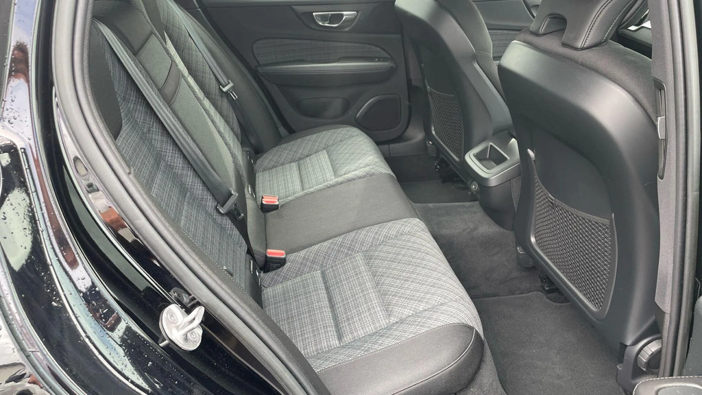 Volvo V60 2.0 B3p Momentum M31GBM Black #6