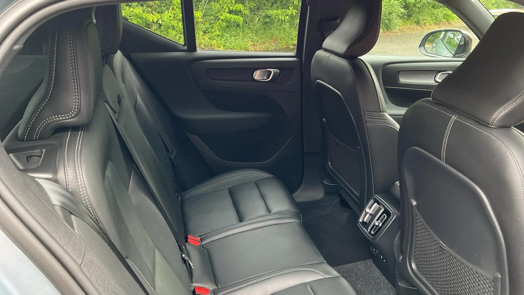 Volvo XC40 R-design Pro T3 163 Hp KP70BUW #6