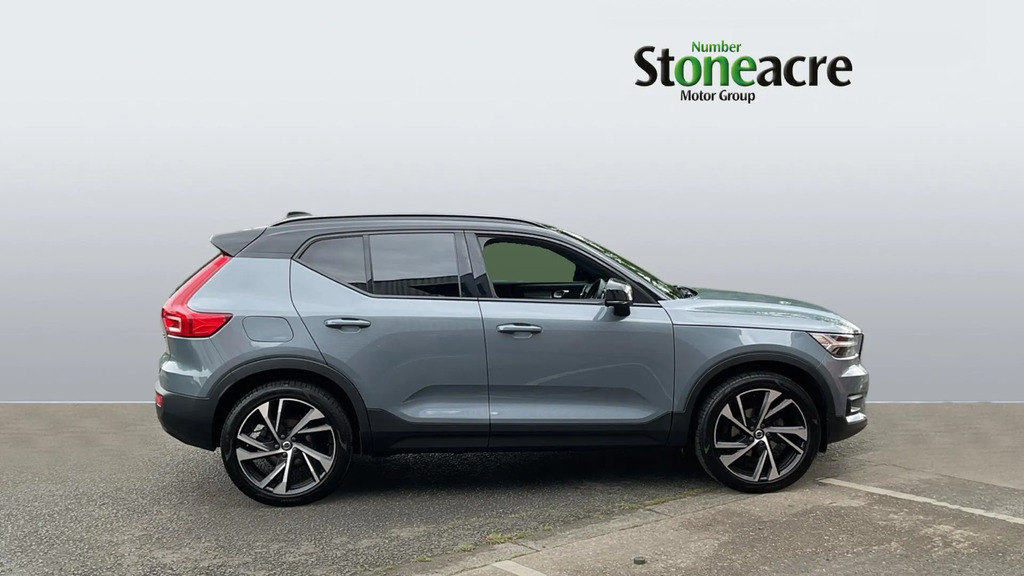 Volvo XC40 R-design Pro T3 163 Hp KP70BUW #3