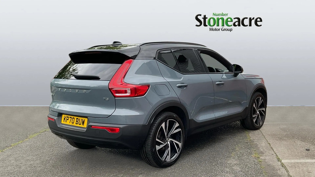 Volvo XC40 R-design Pro T3 163 Hp KP70BUW #2