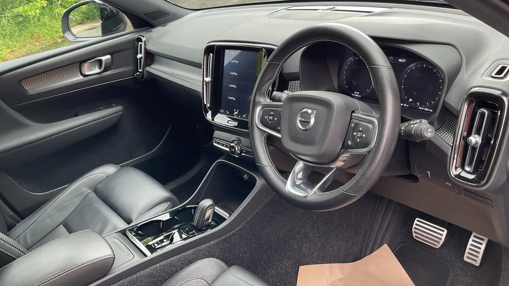 Volvo XC40 R-design Pro T3 163 Hp KP70BUW #4