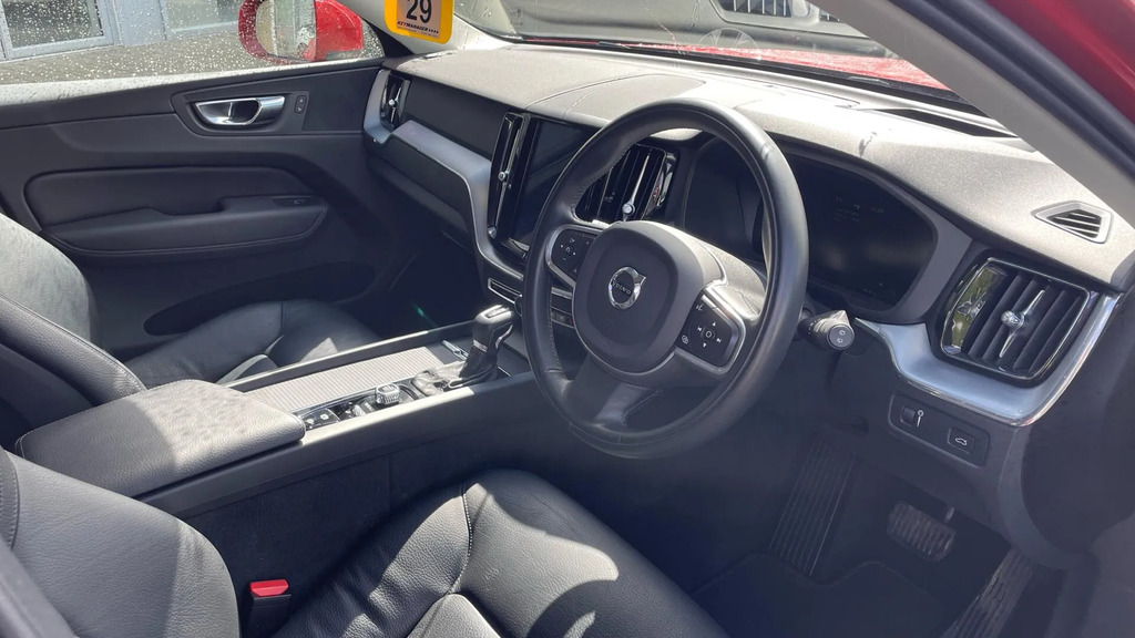 Volvo XC60 2.0 T5 Momentum Pro Euro 6 Ss YJ69UBB #4