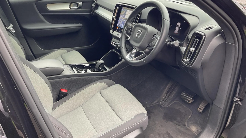 Volvo XC40 2.0 B3p Plus Dark NK73LDA #4