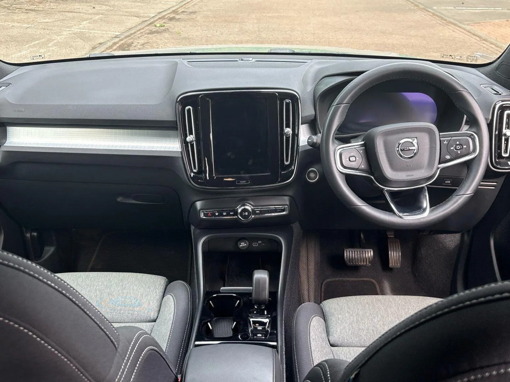 Volvo XC40 2.0 B3p Plus Dark NU73YKM #5