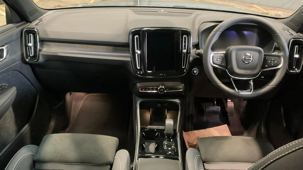 Volvo XC40 2.0 B3p Plus Dark YB23KNH #5
