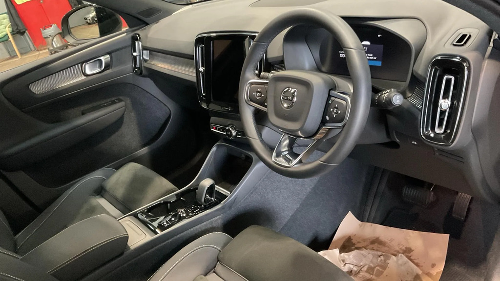 Volvo XC40 2.0 B3p Plus Dark YB23KNH #4