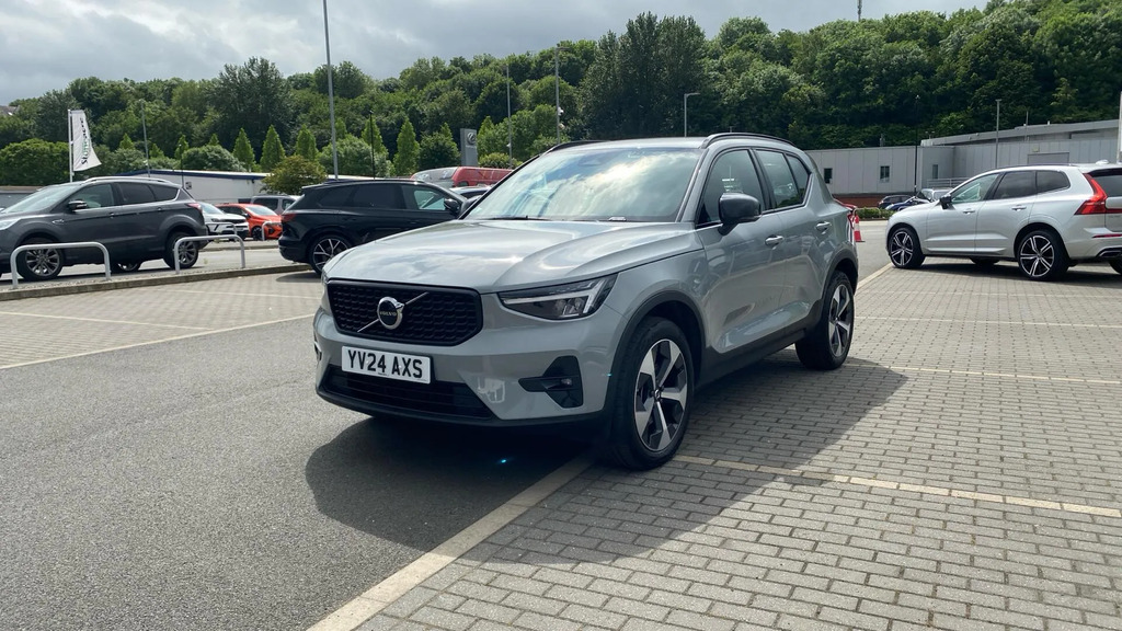 Volvo XC40 2.0 B3p Plus Dark YV24AXS #3