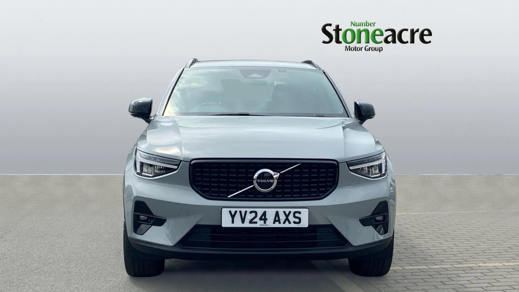 Volvo XC40 2.0 B3p Plus Dark YV24AXS #2