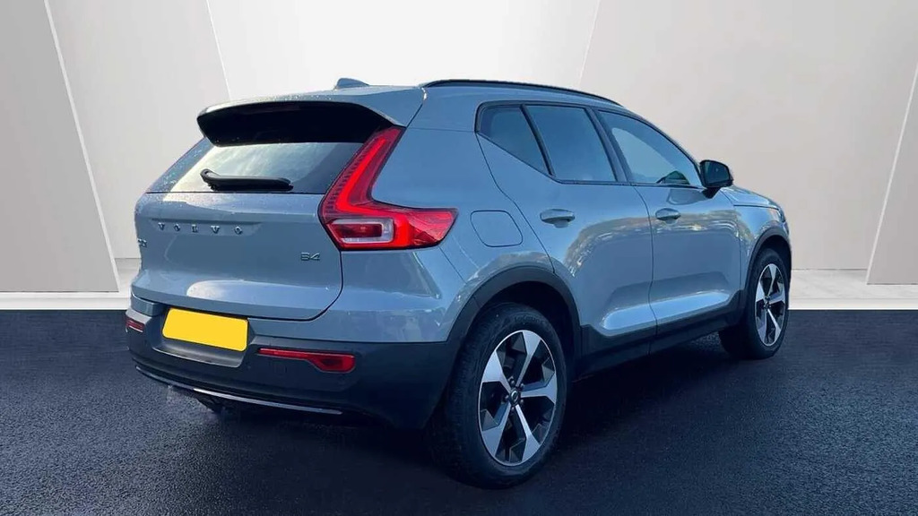Volvo XC40 2.0 B3p Plus Dark YT26WXA #2