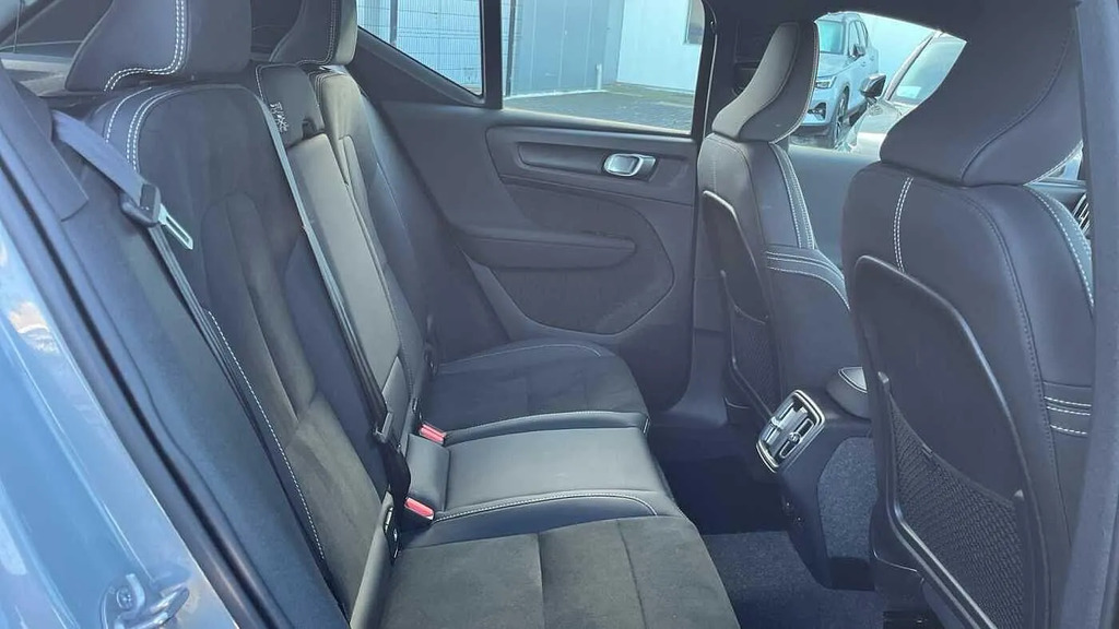 Volvo XC40 2.0 B3p Plus Dark YT26WXA #6