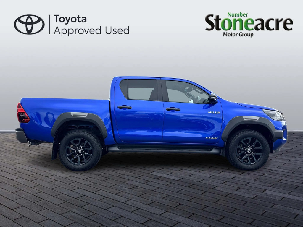 Toyota HILUX Invincible X Dcab Pick Up 2.8 D-4d  #2