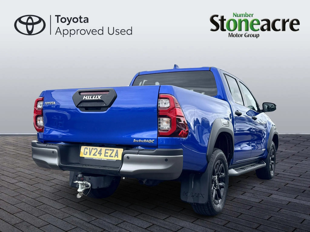 Toyota HILUX Invincible X Dcab Pick Up 2.8 D-4d  #3