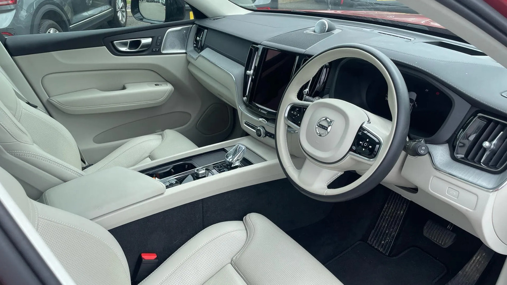 Volvo XC60 Ultimate Dark B5 250 Hp  #4