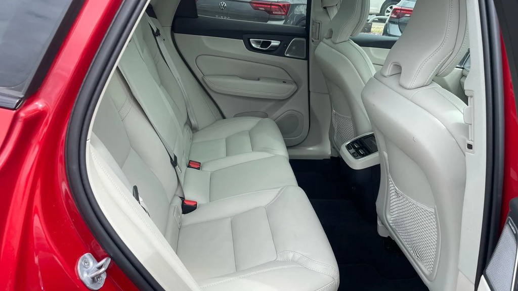 Volvo XC60 Ultimate Dark B5 250 Hp  #6