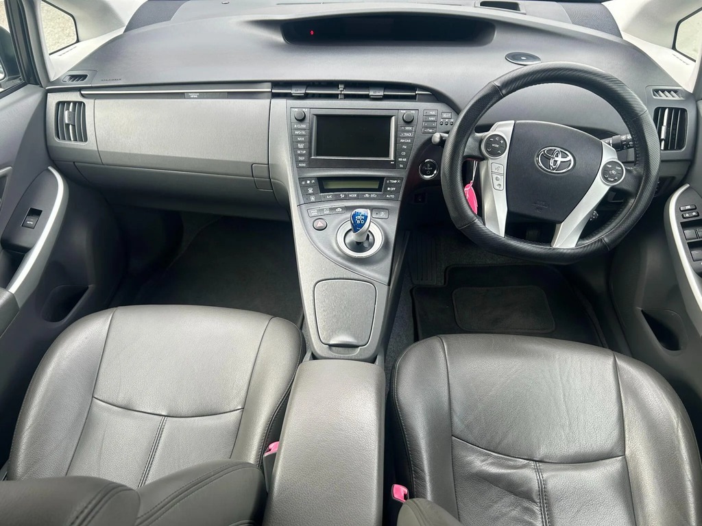 Toyota Prius Hatchback Black #25