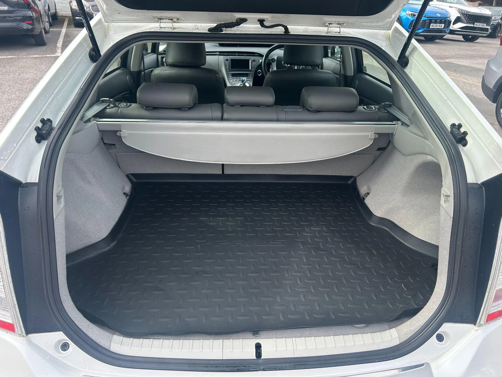 Toyota Prius Hatchback Black #19