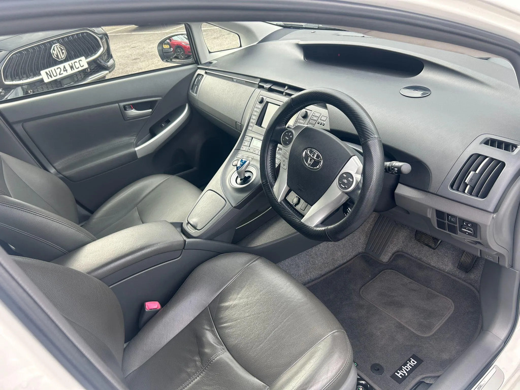 Toyota Prius Hatchback Black #24