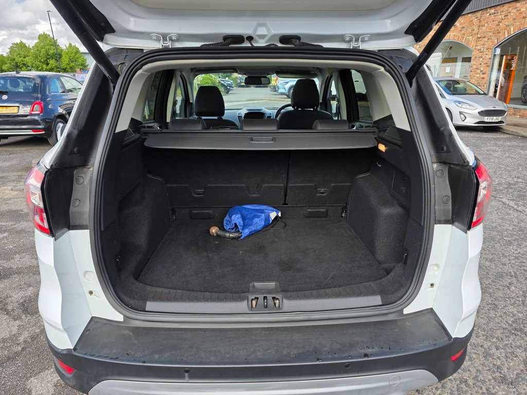 Ford Kuga 2.0 Tdci Titanium X 2Wd Euro 6 Ss CE68FLF White #5
