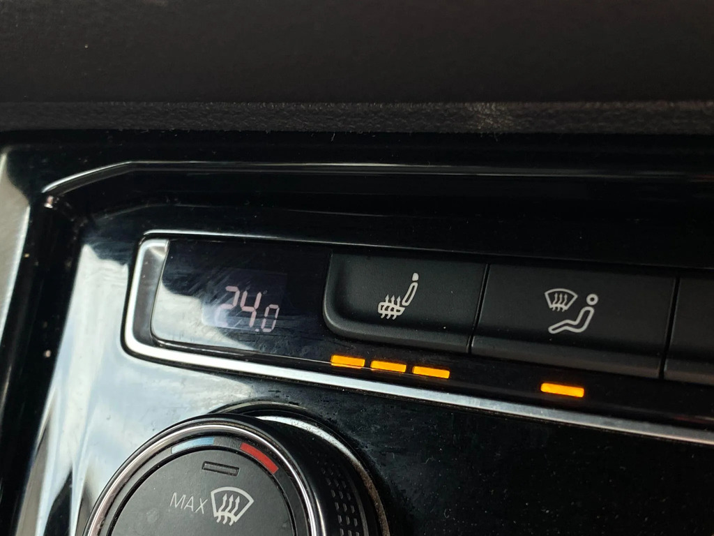 Volkswagen Touran 2.0 Se Tdi Bluemotion Technology 148 Bhp White #20