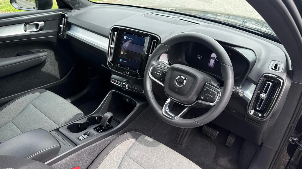 Volvo XC40 Core B3 163 Hp YB73WNU #4