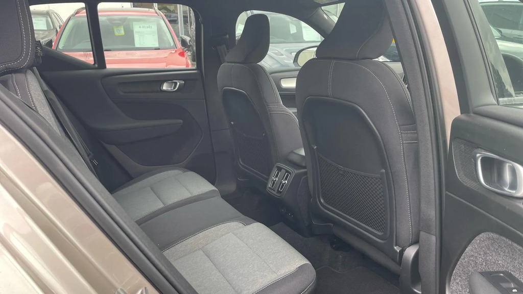 Volvo XC40 2.0 B3p Plus Dark FX23NCO #6