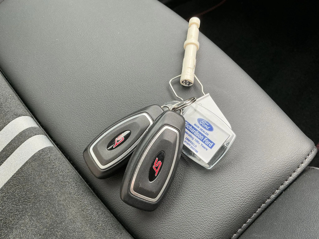 Ford Puma St-line Mhev White #18