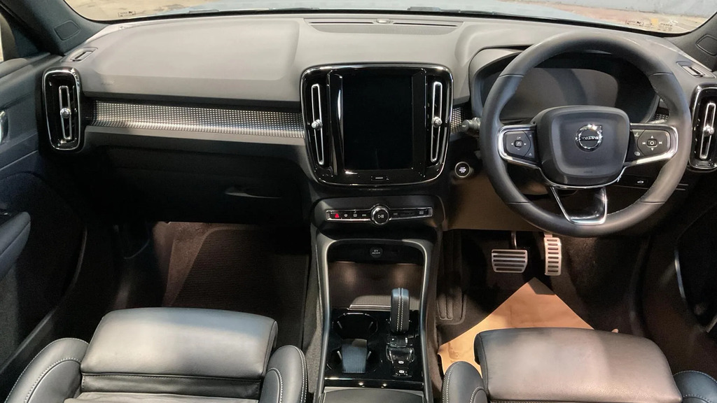 Volvo XC40 R-design B4 197 Hp YY71VNS #5