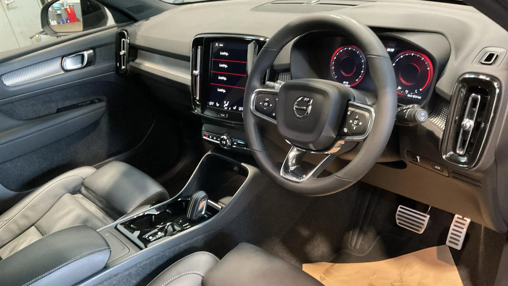 Volvo XC40 R-design B4 197 Hp YY71VNS #4