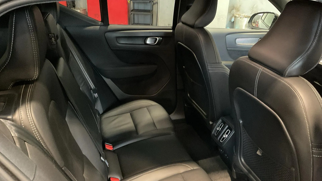Volvo XC40 R-design B4 197 Hp YY71VNS #6