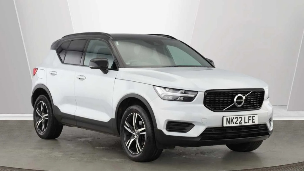 Volvo XC40 2.0 B3p Plus Dark  #1
