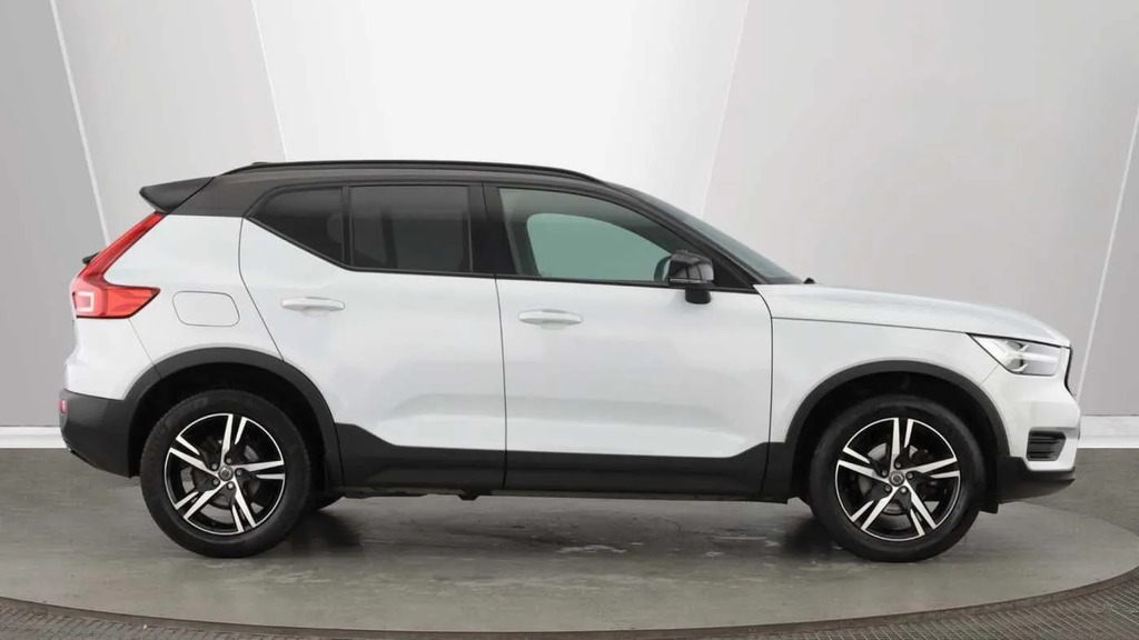 Volvo XC40 2.0 B3p Plus Dark  #2