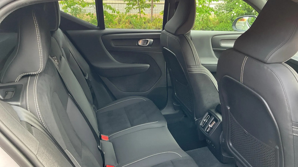 Volvo XC40 2.0 B3p Plus Dark NA73GBU #6