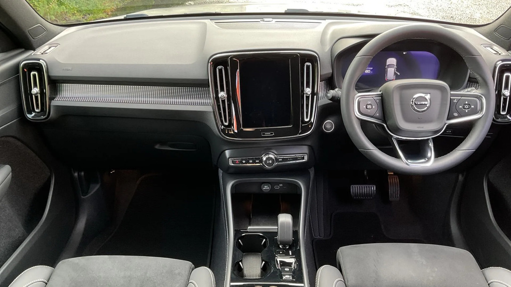 Volvo XC40 2.0 B3p Plus Dark NA73GBU #5