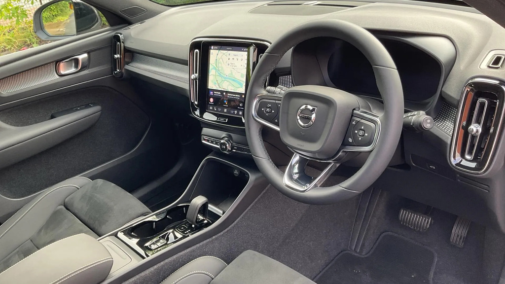 Volvo XC40 2.0 B3p Plus Dark NA73GBU #4