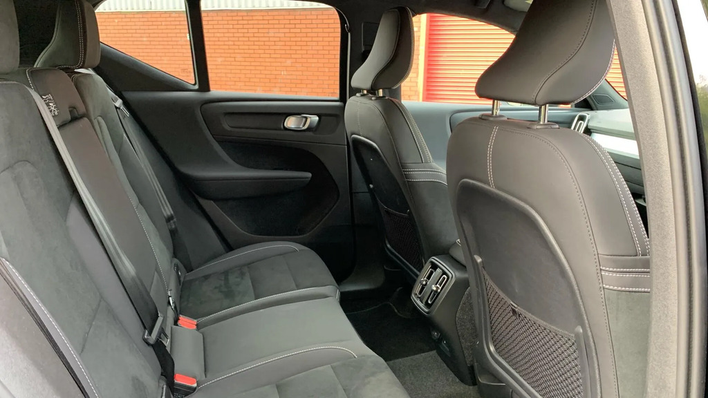 Volvo XC40 2.0 B4p Plus Dark RO75AUW #6
