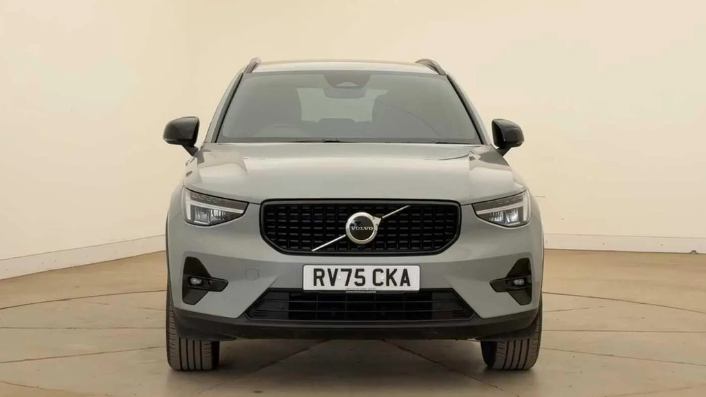 Volvo XC40 2.0 B4p Plus Dark RV75CKA #2