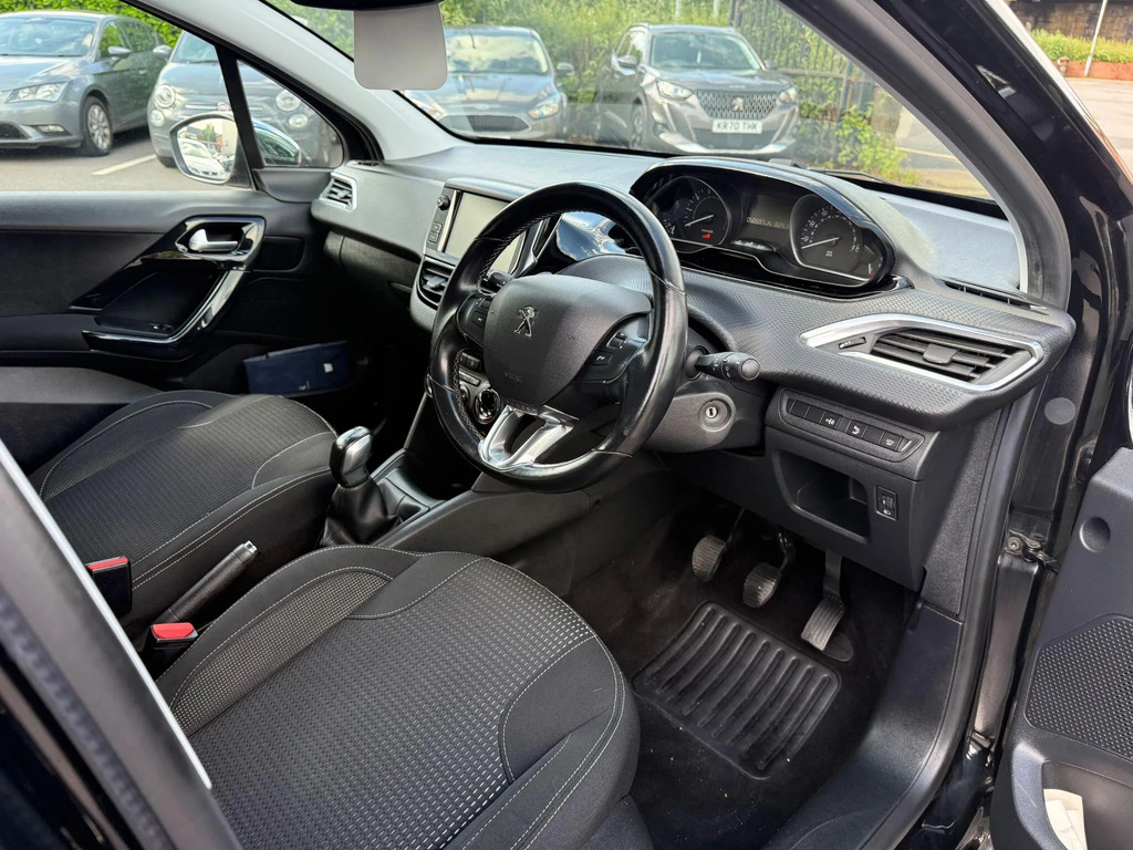 Peugeot 208 Active  #29
