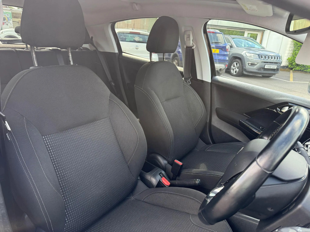 Peugeot 208 Active  #10