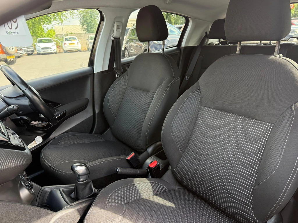 Peugeot 208 Active  #28